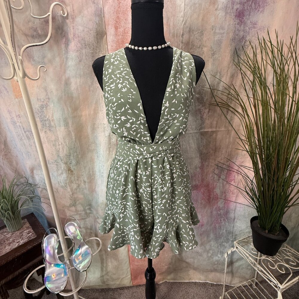 πTwenty Ten Wear It Your Way Sexy Flirty Floral Romper with Beautiful Backside - Picture 3 of 16